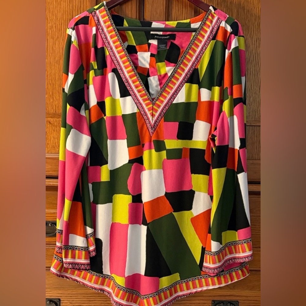 Ashley Stewart Geometric Stretch Asymmetrical Hem V-neck Tunic Bell Sleeve Retro